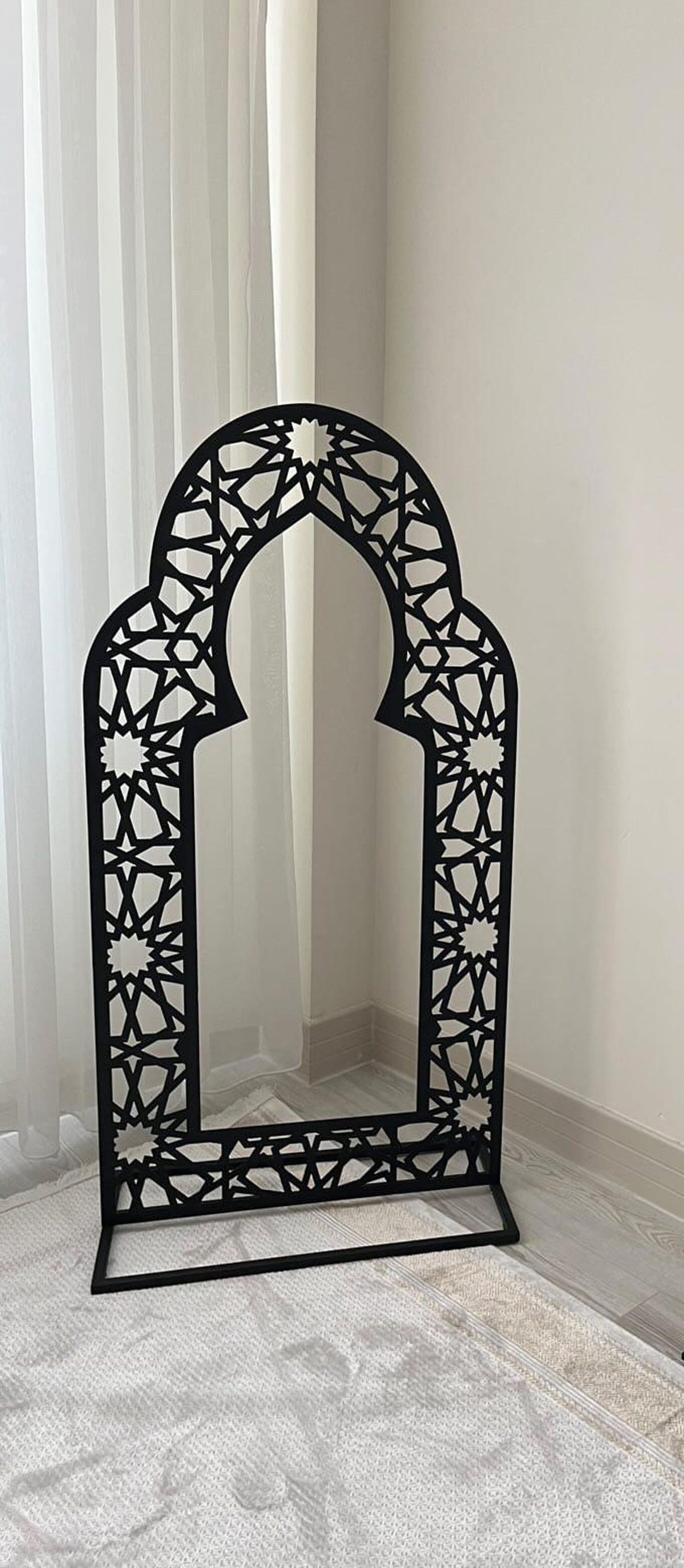 Mehrab Rug Holder